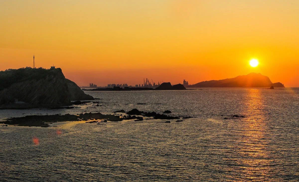 Kongtong Island boasts unique coastal views