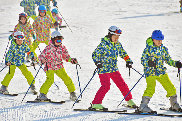 Snow sports competition held in Yantai