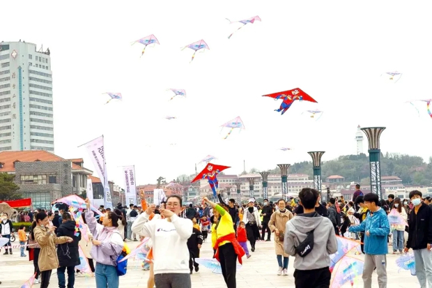 Yantai kite cultural festival enchants visitors