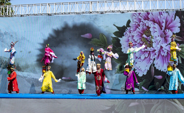 Folk cultural performances staged in Yantai