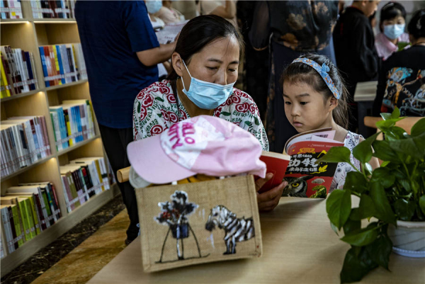 Yantai opens lotus reading room at local wetland park
