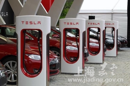 Tesla sets up Super Charge stations in China