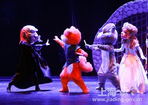 Jiading's puppet show takes kids to fairy land