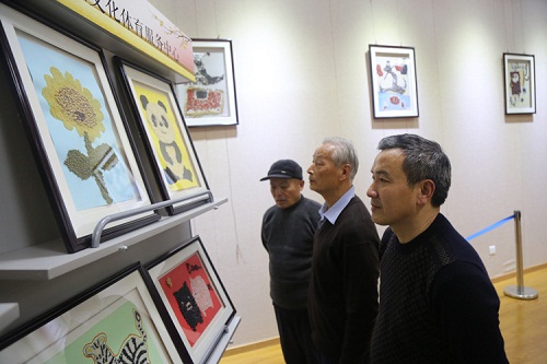 Jiading town displays crop-made paintings