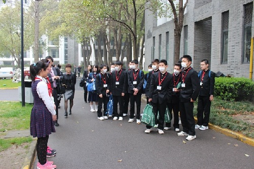 Japanese students visit Jiading schools for cultural exchanges