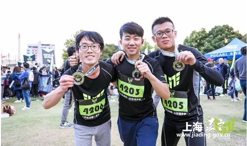 Jiading hosts auto industry running race