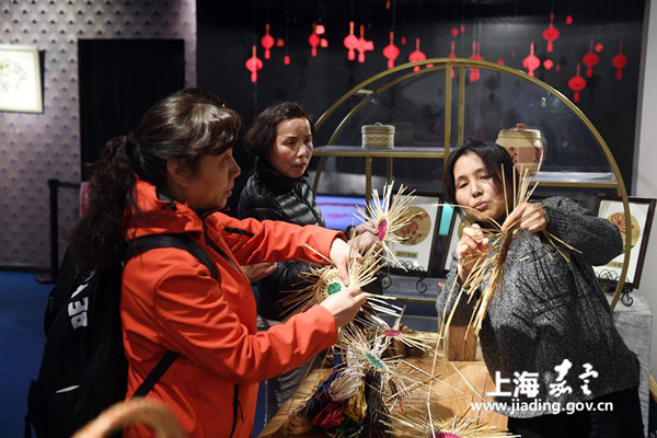 Jiading displays national handicraft at Shanghai Dashijie