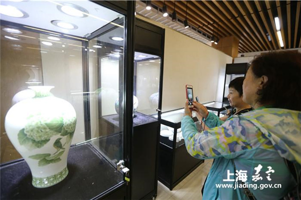 Jiading hosts art exhibition to greet 70th anniversary of PRC founding