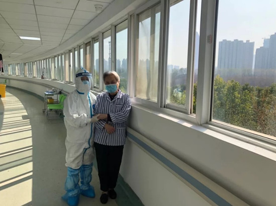 Jiading medics help cure two patients in Wuhan