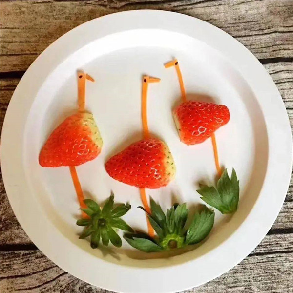 Art meets nutrition in fruit platters for children