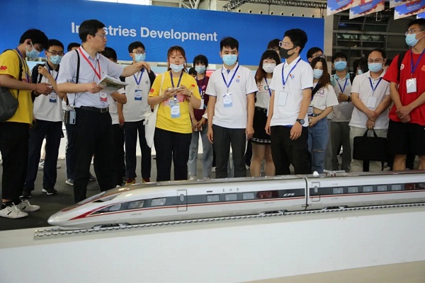 Sci-tech innovation exhibition kicks off in Jiading