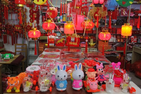 Lanterns light up festive atmosphere in Jiading