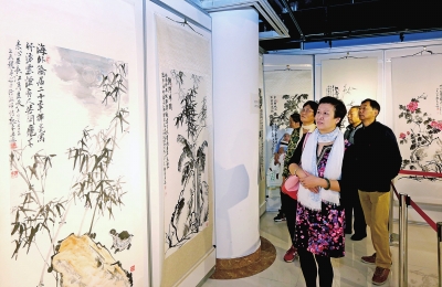 Lujiazui hosts patriotism-themed art exhibition