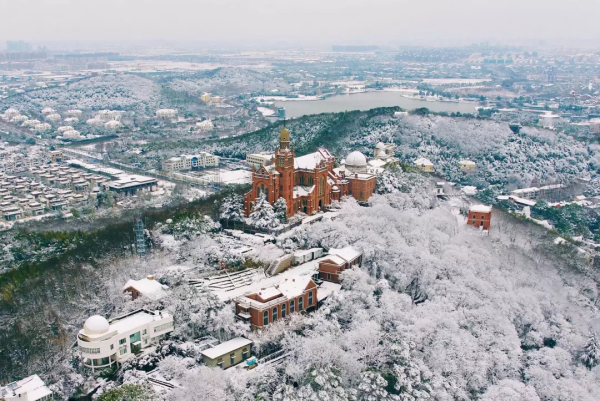 Savor snowy fairyland in Sheshan