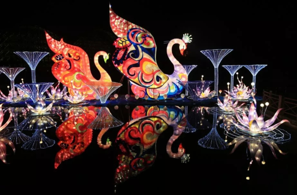 Shanghai Happy Valley offers dazzling lantern light show