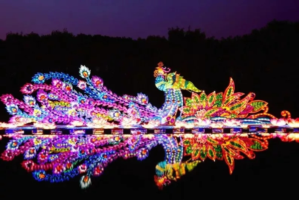 Shanghai Happy Valley offers dazzling lantern light show