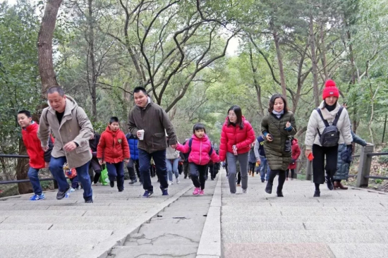 Annual hike held in Sheshan for New Year's Day