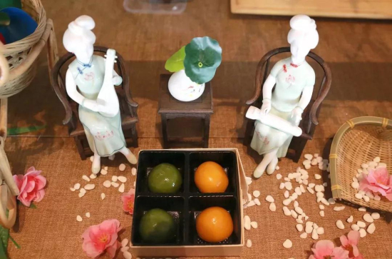 Sofitel Hotel offers green rice balls in packaged gift box