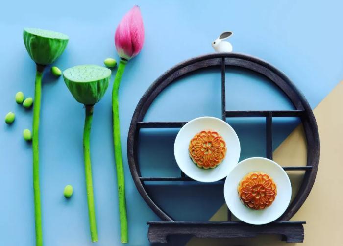 Popular moon cakes on pre-sale in Sheshan