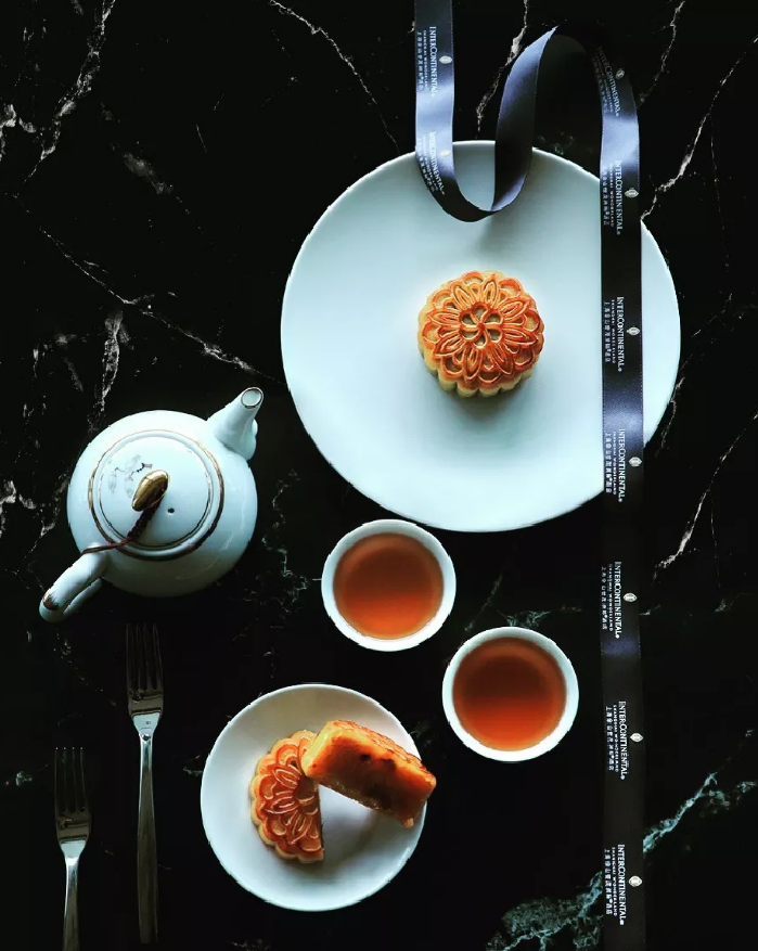 Popular moon cakes on pre-sale in Sheshan