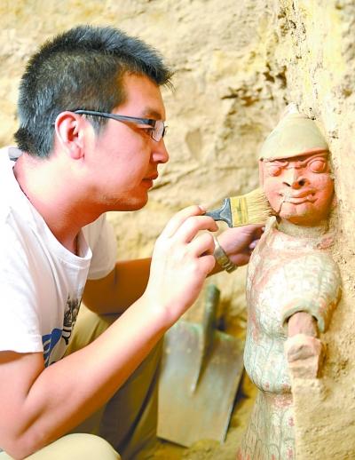 Ancient tomb with stone coffin chamber found in Datong