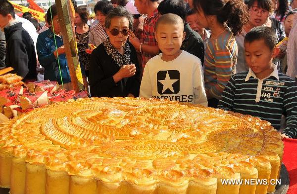 Moon cake feast held in Nothern China