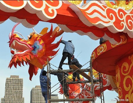 Lanterns installed in E. China
