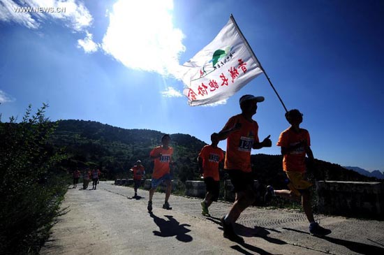Runners gather on southern Taihang Mountain for jogging event