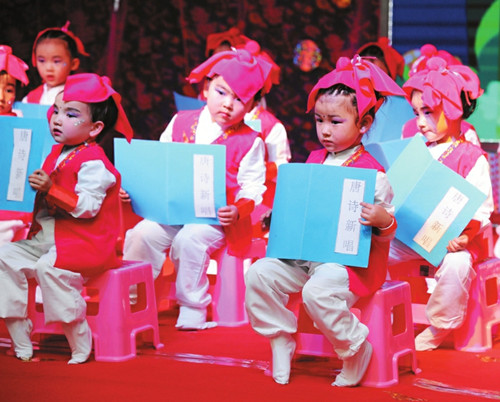 Shanxi children celebrate festival
