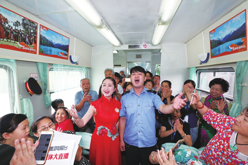 Special Shanxi train service travels the Silk Road