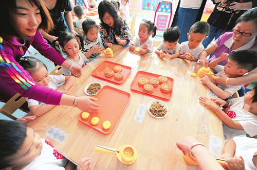 Mooncake activity sets festive mood