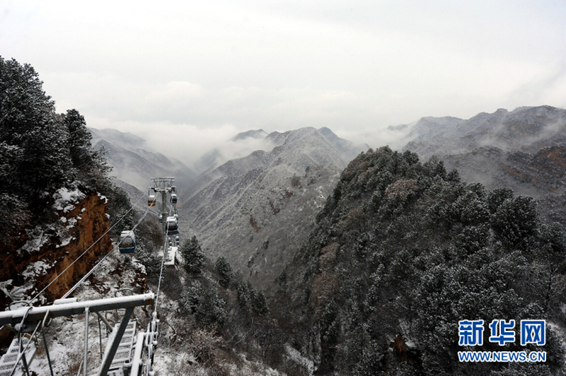 Wulao Mountain sees first snowfall