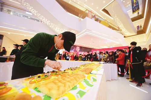 33-meter sandwich unveiled in Taiyuan
