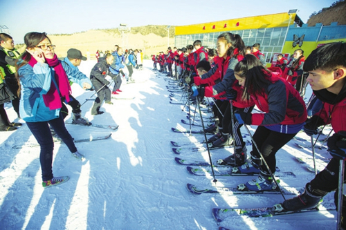 Winter sports entertain Shanxi residents
