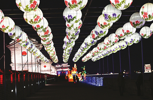 Lantern carnival illuminates ancient Taiyuan county