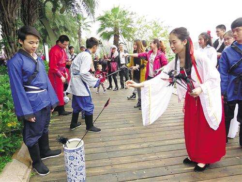 Ancient fair takes tourists back to Ming Dynasty