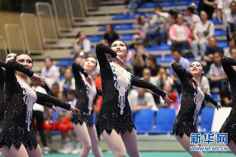 Cheerleading squads compete in Linfen