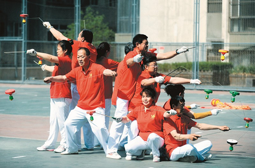 Taiyuan group demonstrates diabolo skills