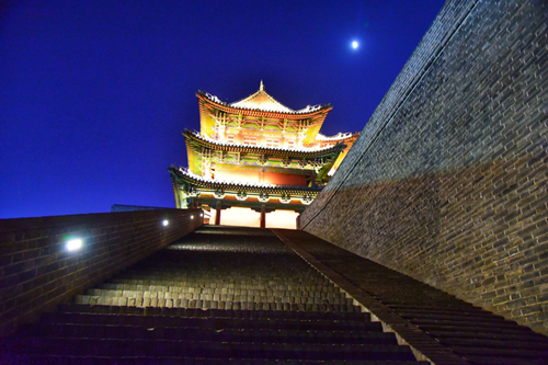 Magnificent night view of Datong city wall
