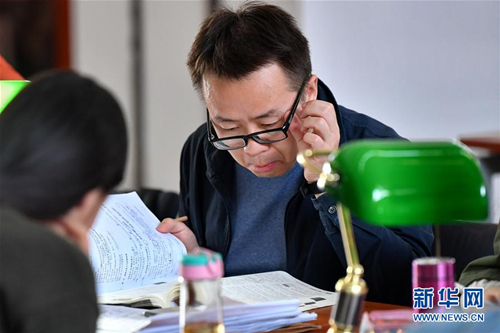Taiyuan residents flock to library for holiday reading