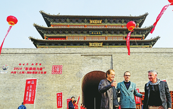 Intl photography exhibition opens in Datong