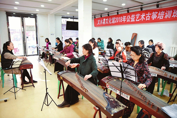 Public classes teach traditional instrument in Wenshui