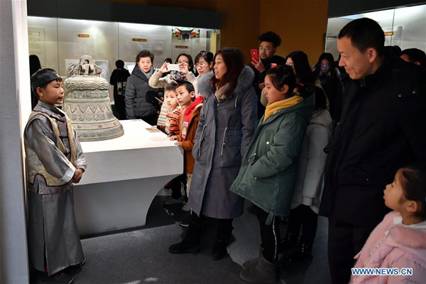 Shanxi Museum attracts tourists during holiday