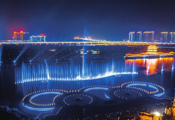 Linfen holds fountain musical light show