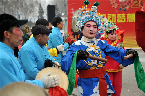 Xiaoyi people celebrating the Lantern Festival