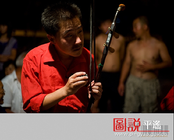Pingyao's story-telling accompanied by stringed instruments