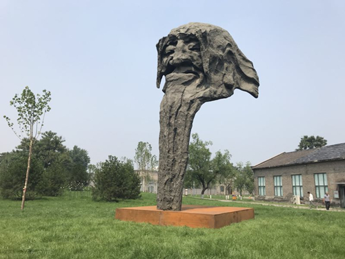 Freehand sculptures shine in Pingyao