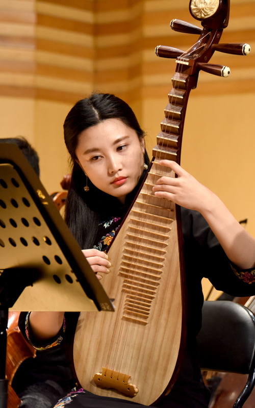 Classic folk music thrills Shanxi University