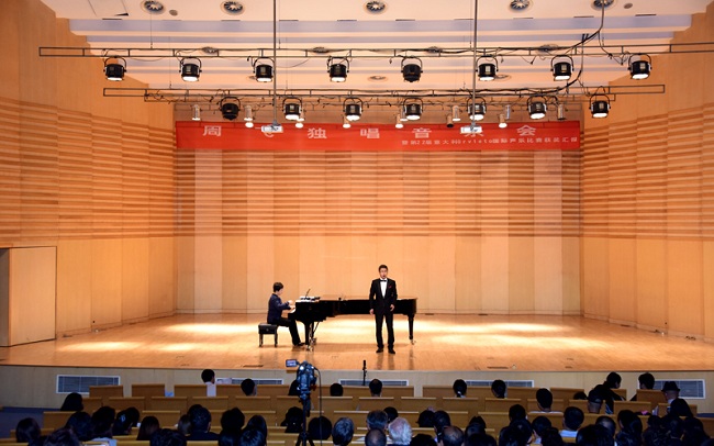 Top Shanxi baritone gives solo concert