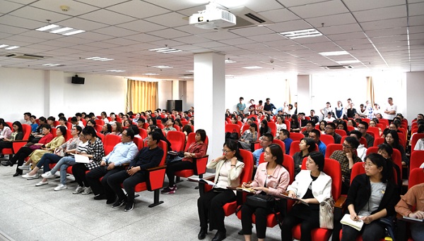 Taiwan economist visits Shanxi University